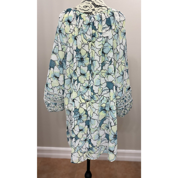 Catherines Top Women 1X Blue White Floral Short Sleeve Popover Lightweight Sheer - Picture 3 of 11
